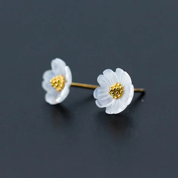 Gorgeous Flower Stud Earrings - Picture 3 of 5